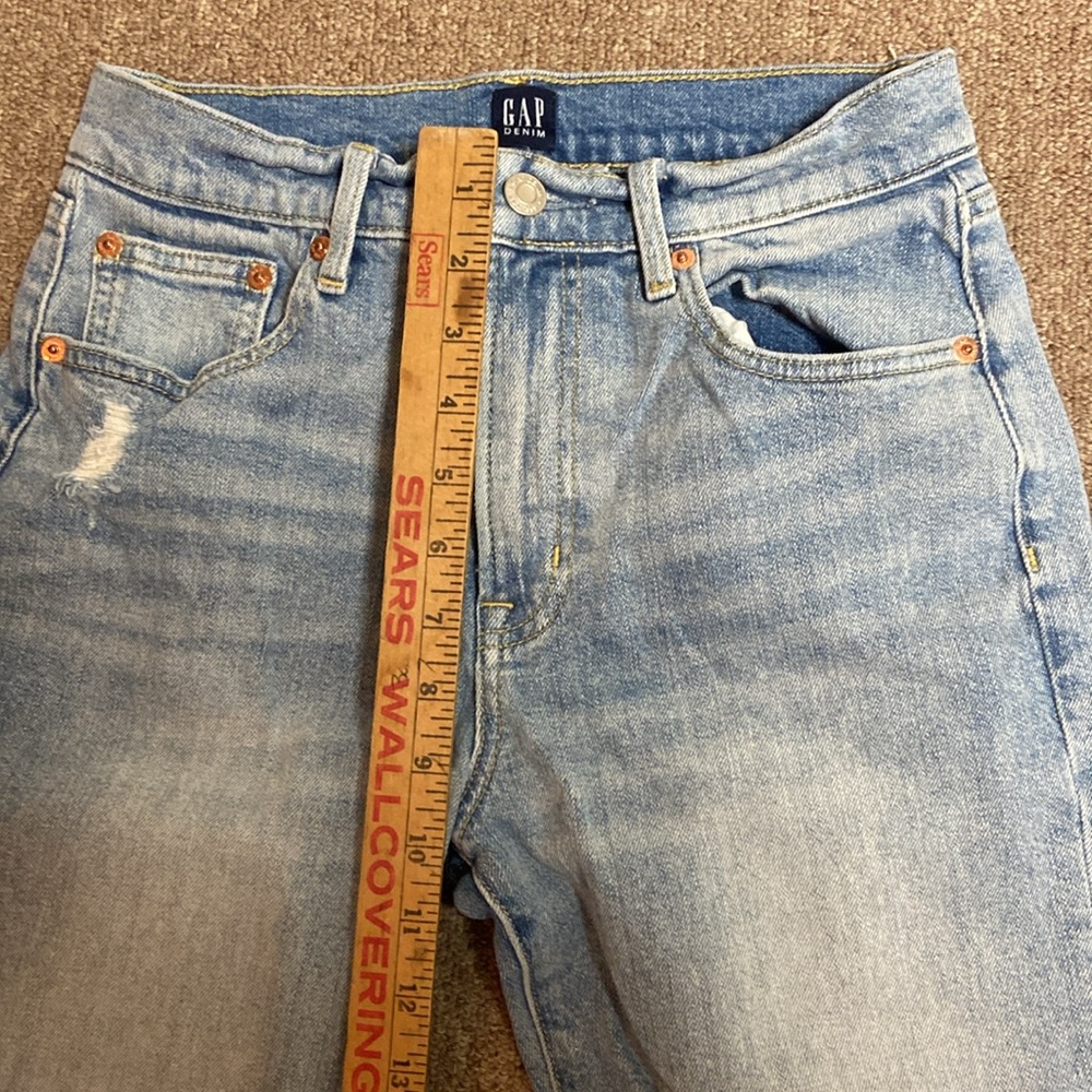 Gap Girlfriend Jeans Women’s Size 26 Washed Blue Denim Distressed - Picture 2 of 8
